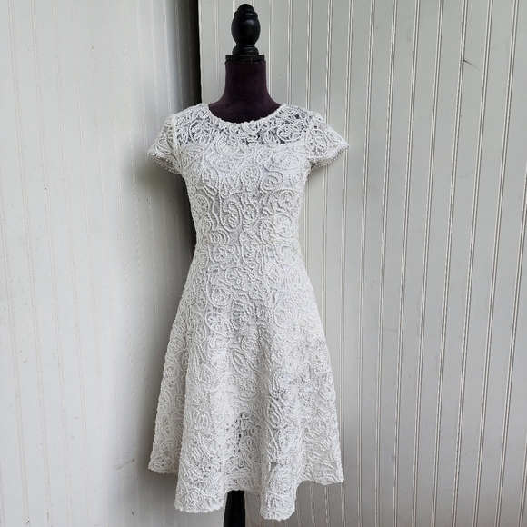 Retro Alex Marie White Lace Raised Floral & Sheath Fit & Flare Style Dress Sz. 4 - Picture 1 of 12